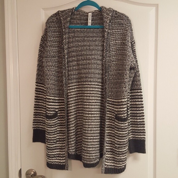 Bethany Mota Grey and White Sweater with Hood - Picture 1 of 4